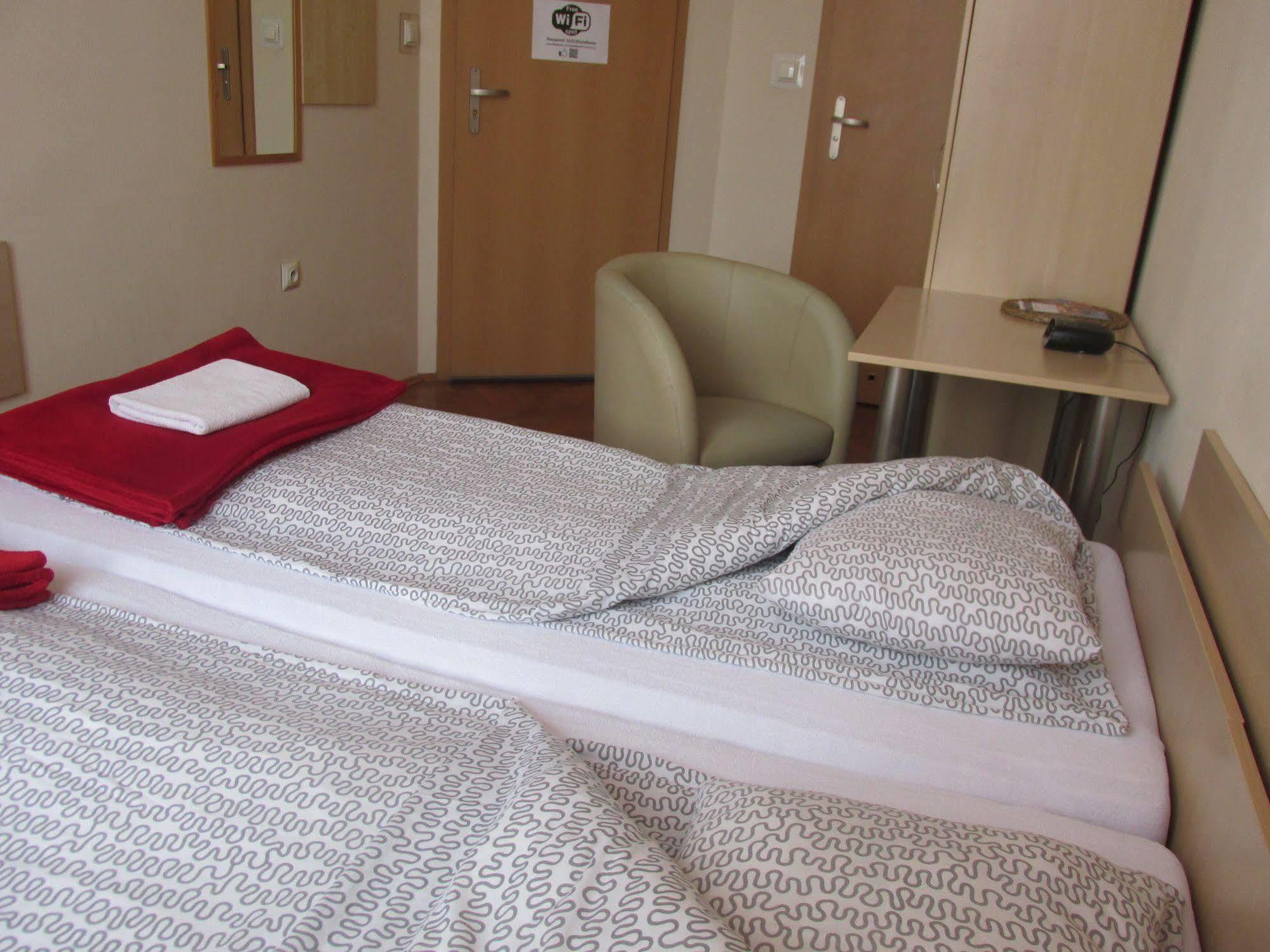 Euro-Room Rooms & Apartments Krakow Ngoại thất bức ảnh