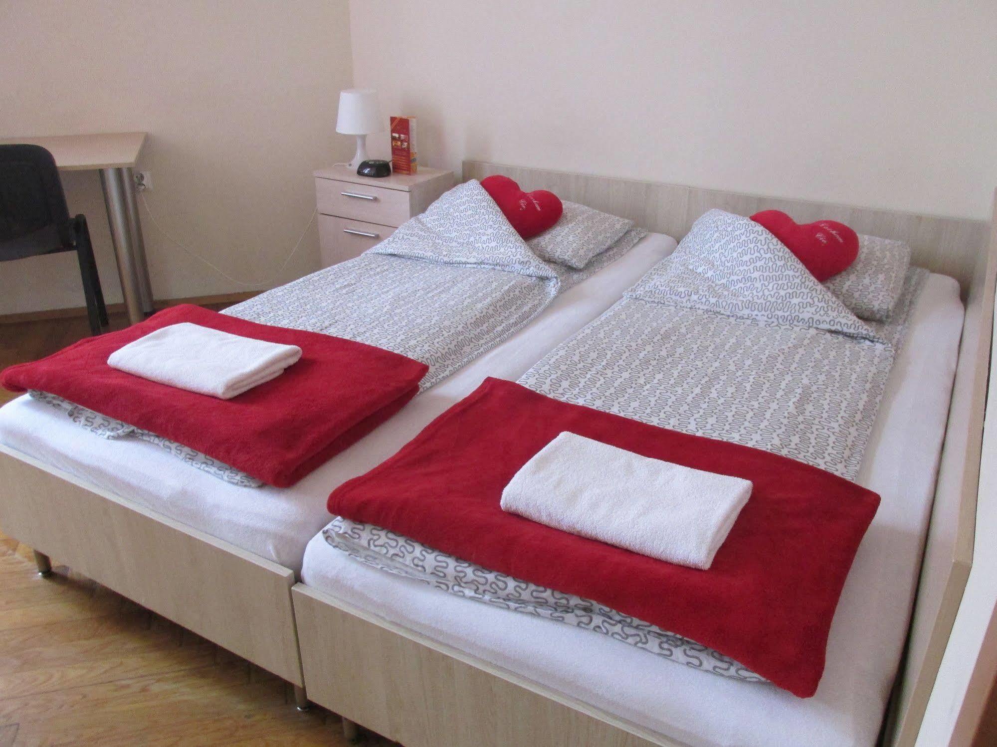 Euro-Room Rooms & Apartments Krakow Ngoại thất bức ảnh